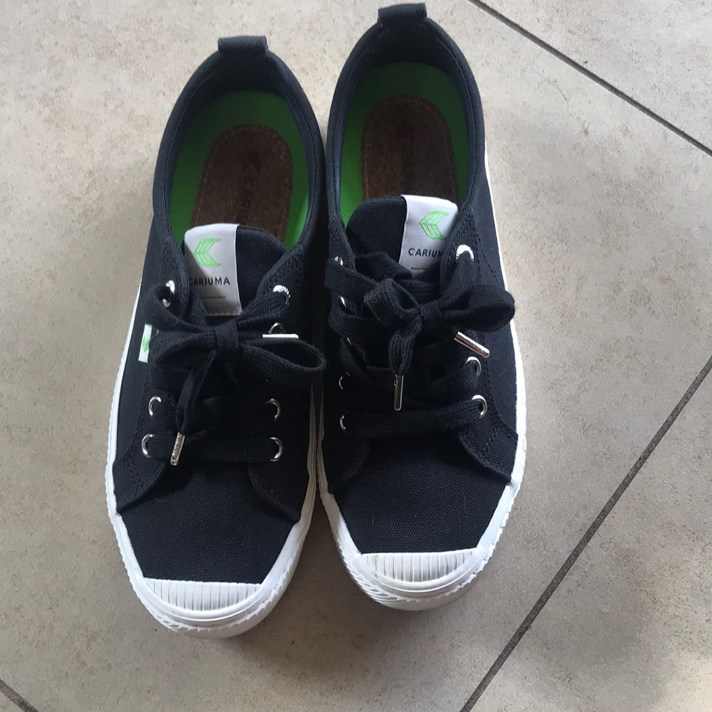 Cariuma Black Canvas Shoes 7.5